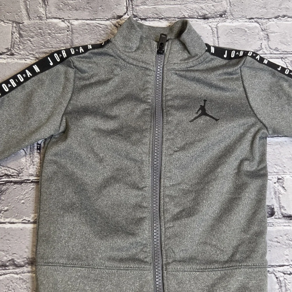 Jordan Boys 2-Piece Track Suit Set Full Zip Jacket Pants Gray/Black 18M